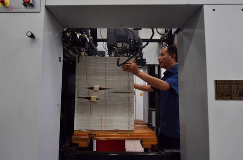 在印鈔廠上班,身在 錢海 ,為啥不敢帶走一分